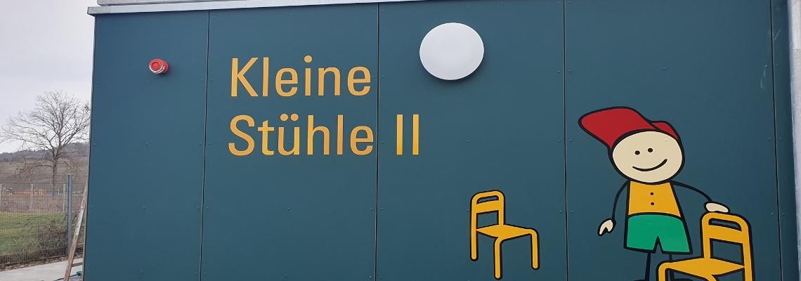 Frontansicht der KITA Kleine Stühle II Frontansicht der KITA Kleine Stühle II